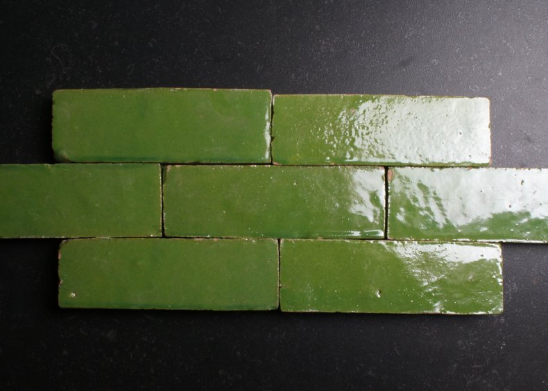 14x4.5 cm ambachtelijk groene tegel