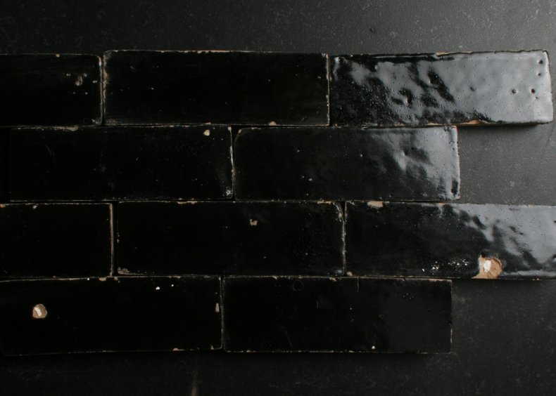 14x4.5 cm ambachtelijk zwart tegel