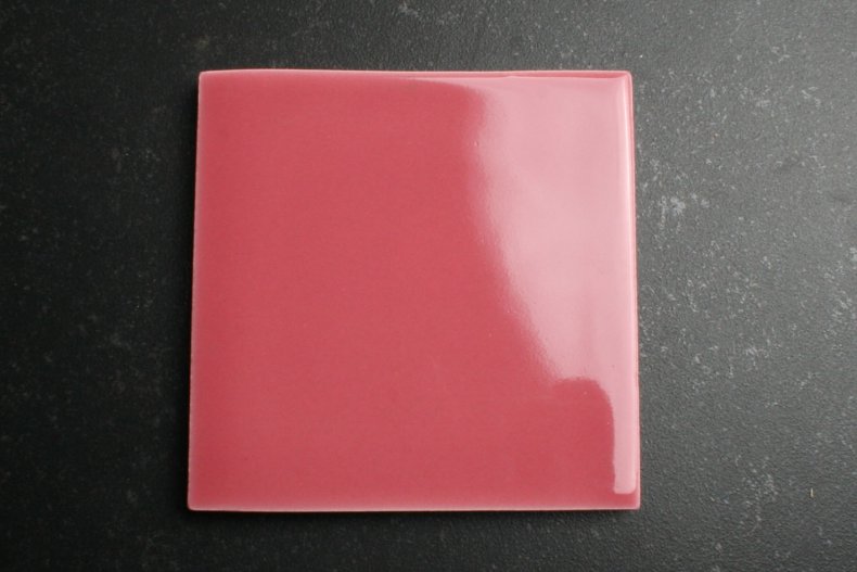 08 - fuchsia roze ambachtelijk 10x10 tegel