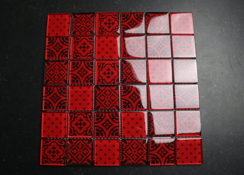 decoratieve glastegels rood 5x5 cm.