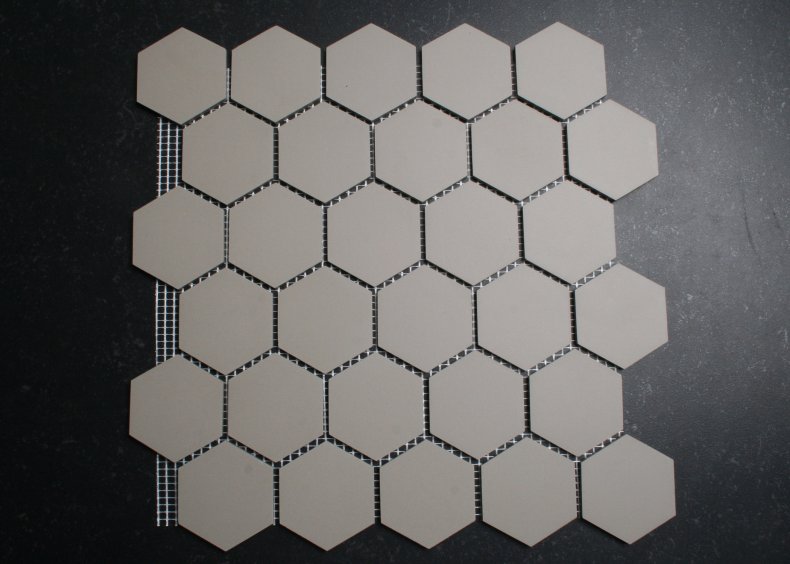 5 cm midden grijs zeshoekig mozaiek