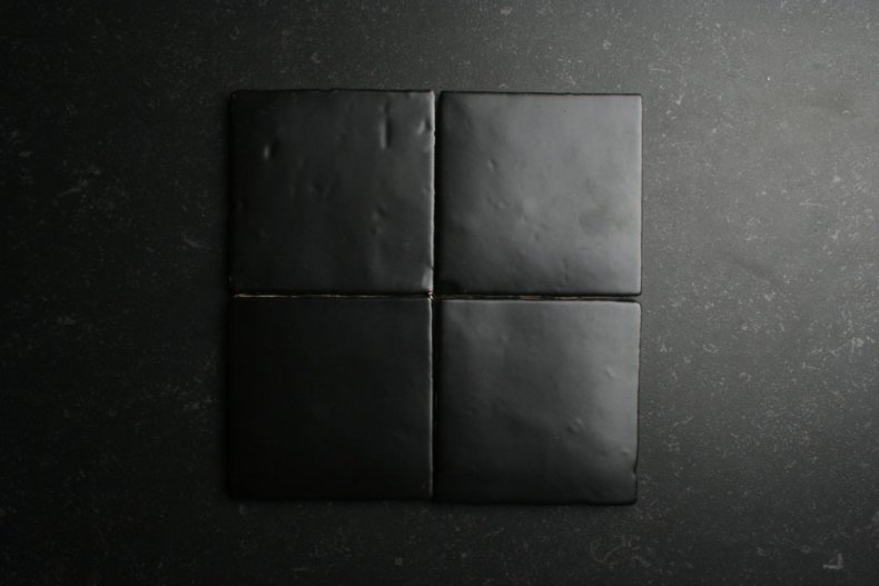 Handvorm 10x10 zwarte matte tegels
