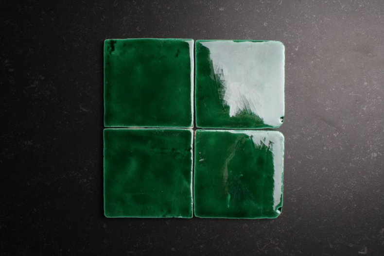 Handvorm 10x10 donker groene tegels